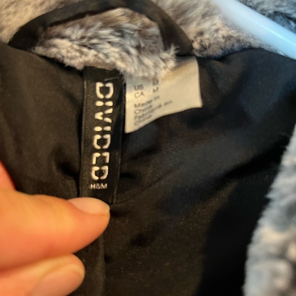 H & M Women's Gray Faux Fur Jacket size medium very soft feel to it - Picture 8 of 10